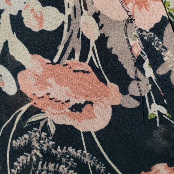 Navy Flower Top - Picture 4 of 8